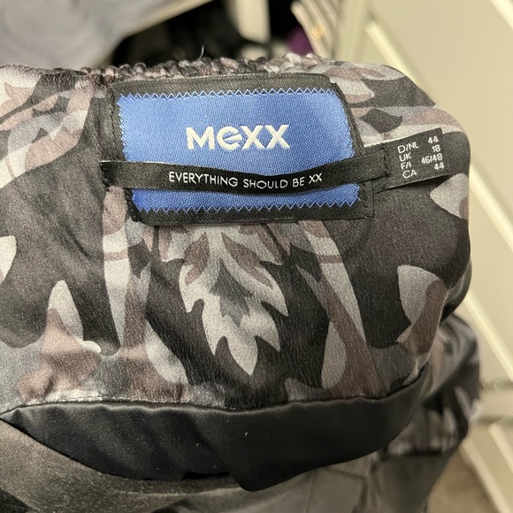 Satin dress - Picture 3 of 3